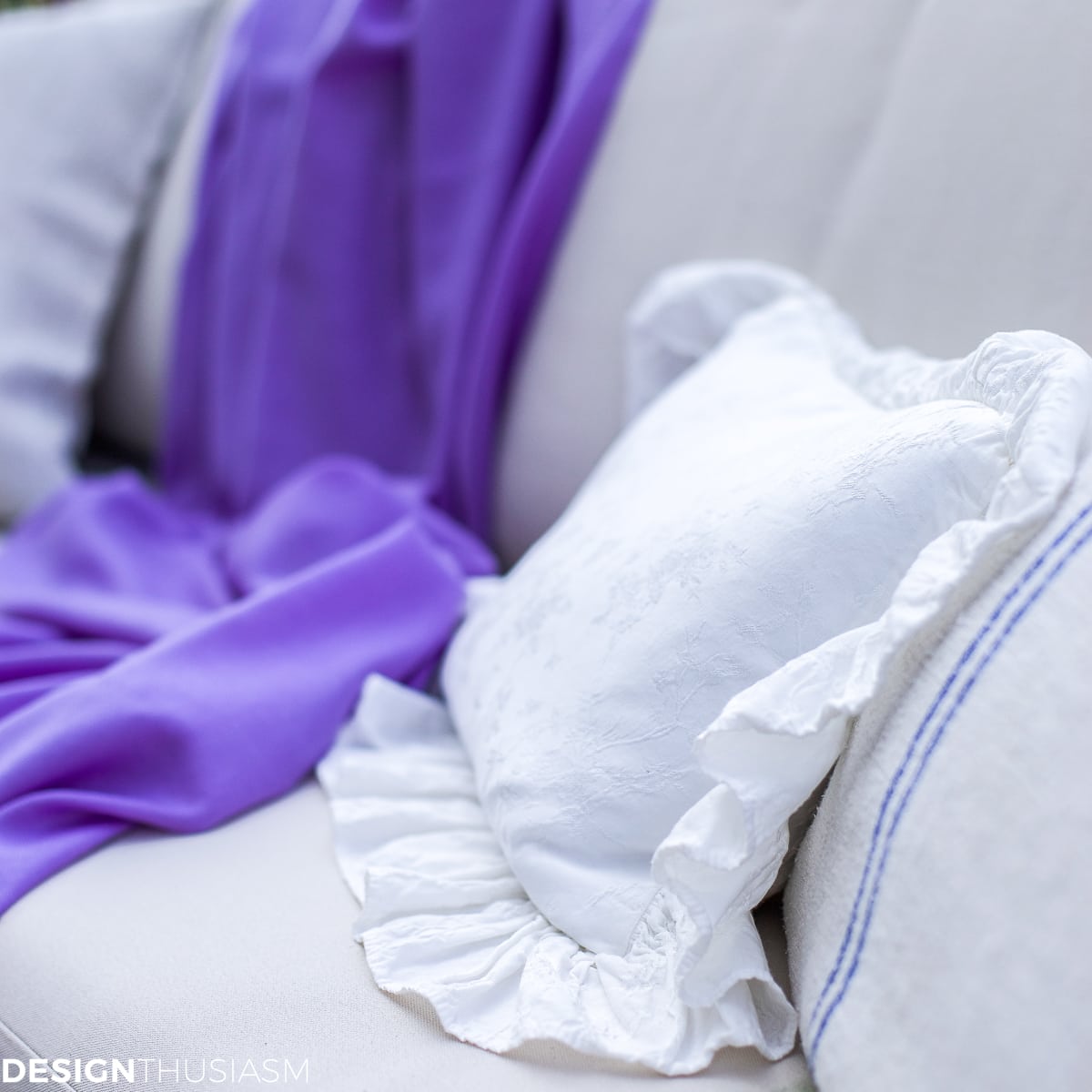 Patio decor throw with pillows