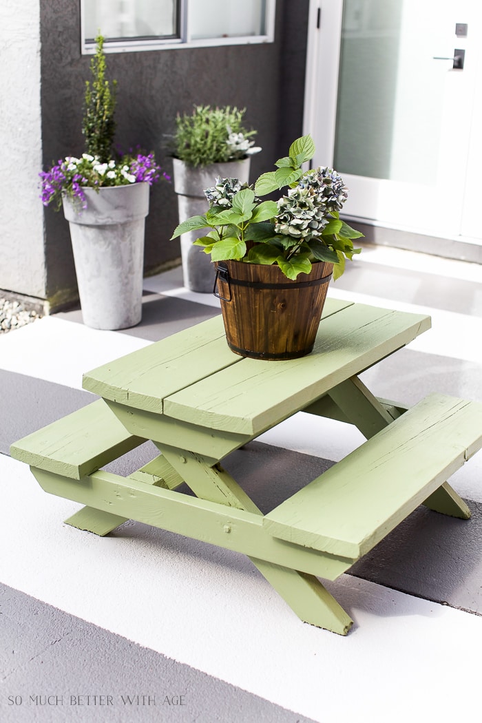 kids-picnic-table-makeover-premier-paints-endive