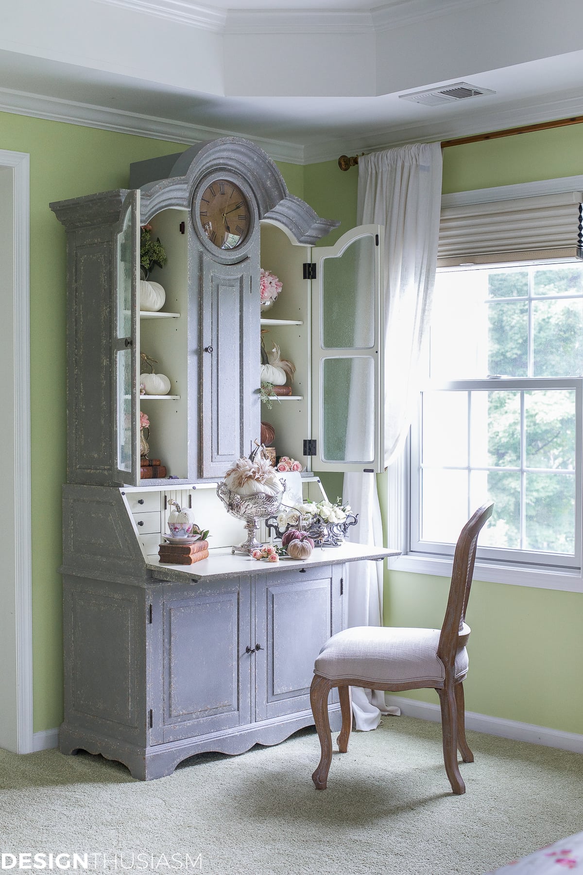 Introducing Fall Decor to Your Home with Neutral Pumpkin Styling - terilynadamsblog.com