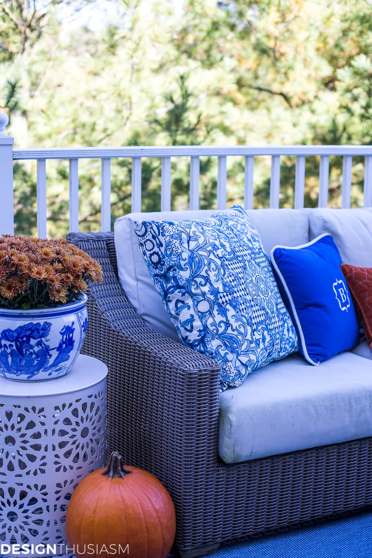 Outdoor fall decorating ideas - terilynadamsblog.com
