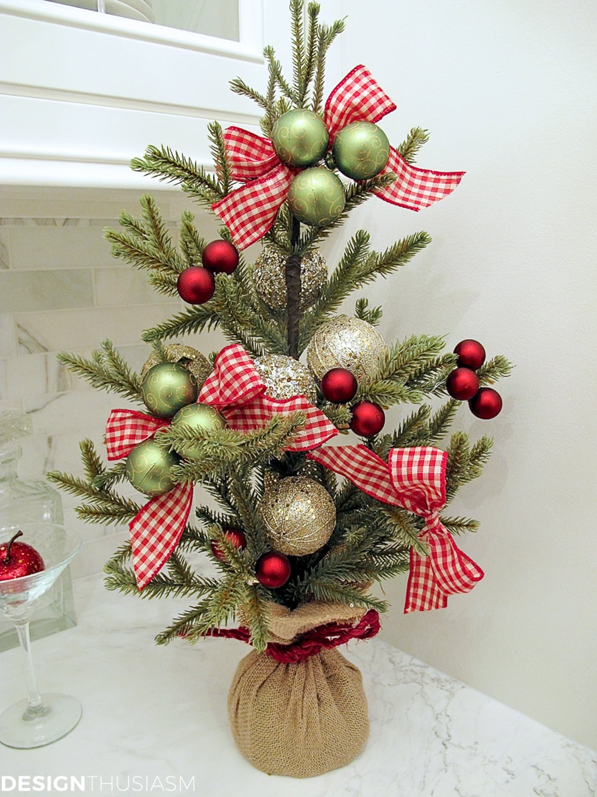 10 Tips for Making Your Holiday Decorations More Special