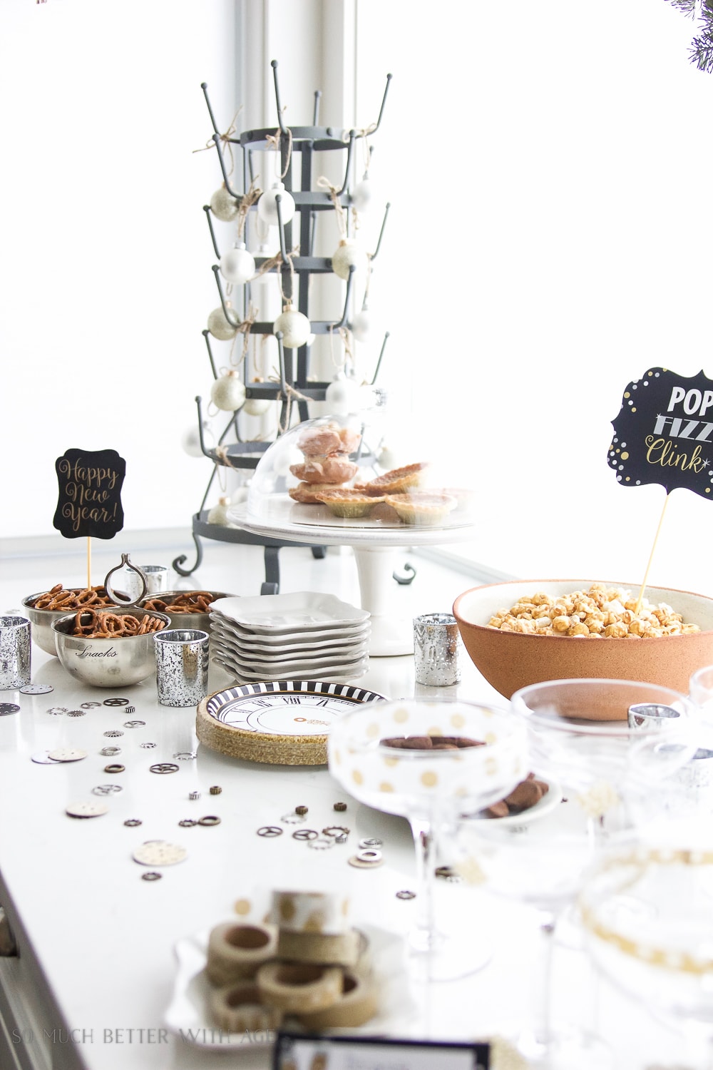 new-years-eve-party-gold-clocks