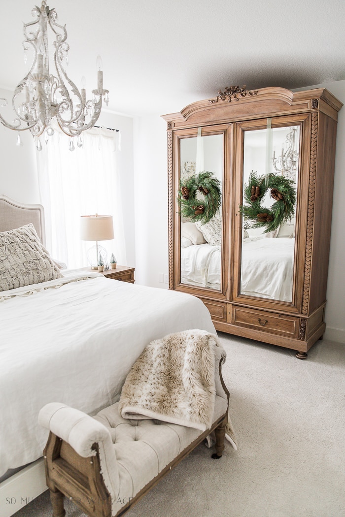 french-vintage-christmas-bedroom
