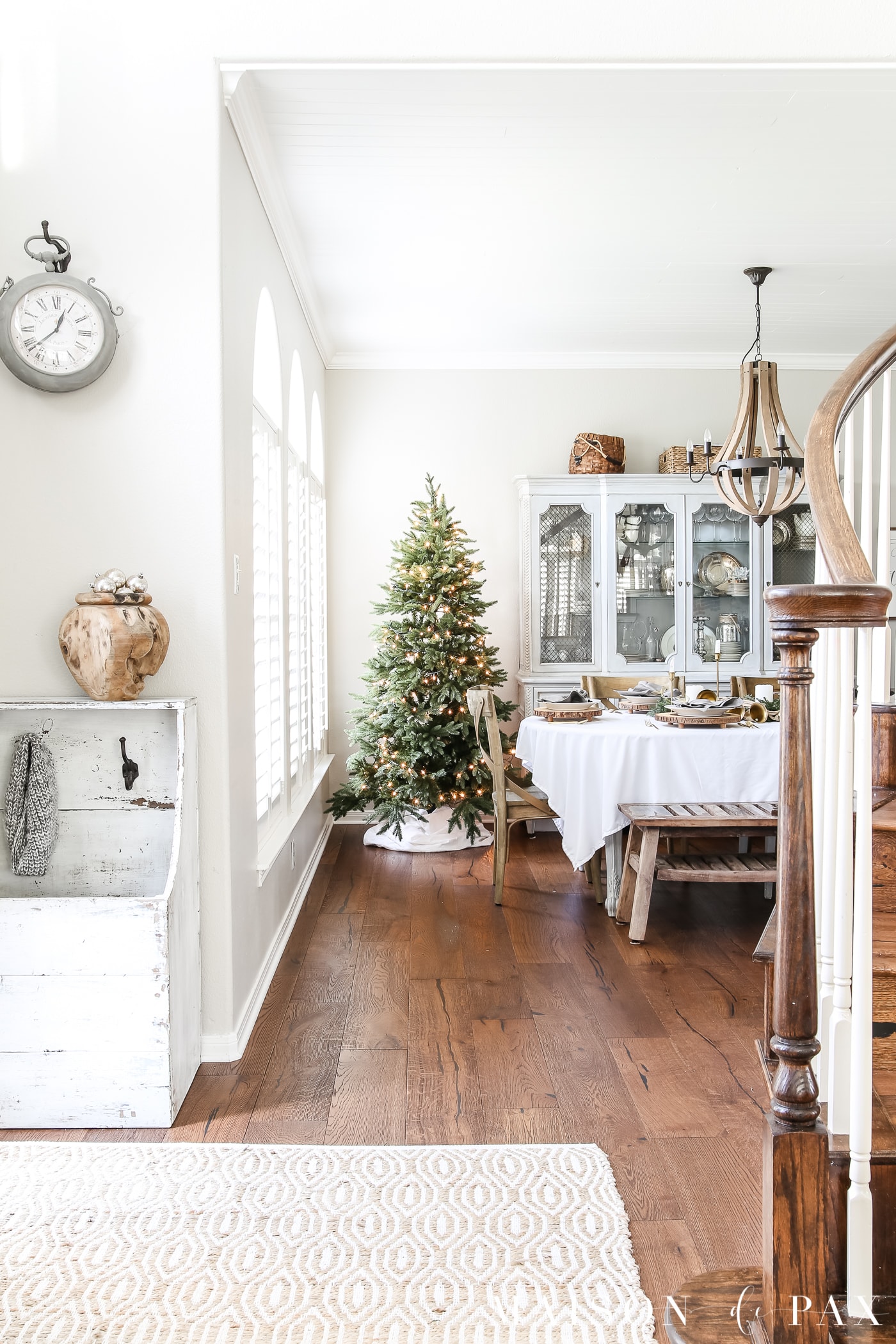 green and gold Christmas dining room decorating ideas
