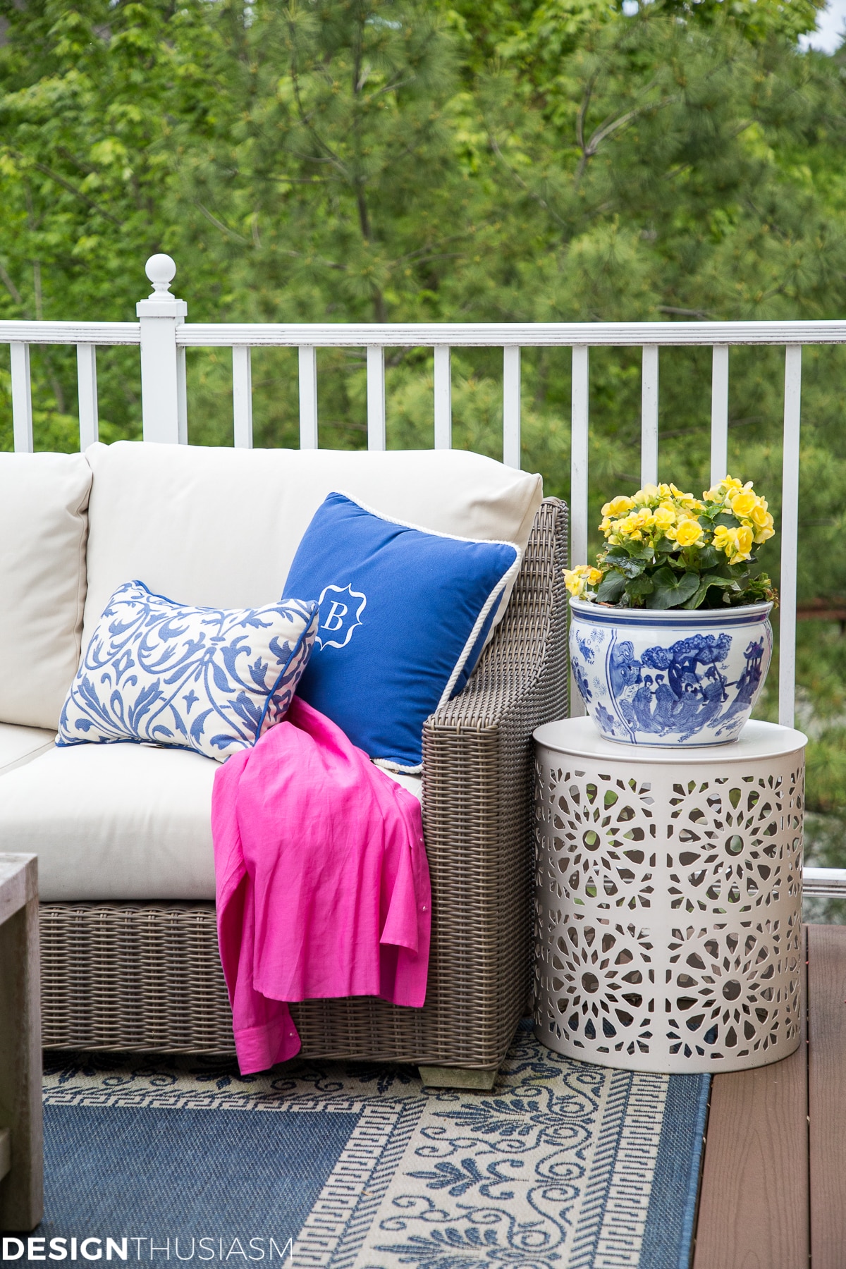 Summer Color Patio fichsia throw