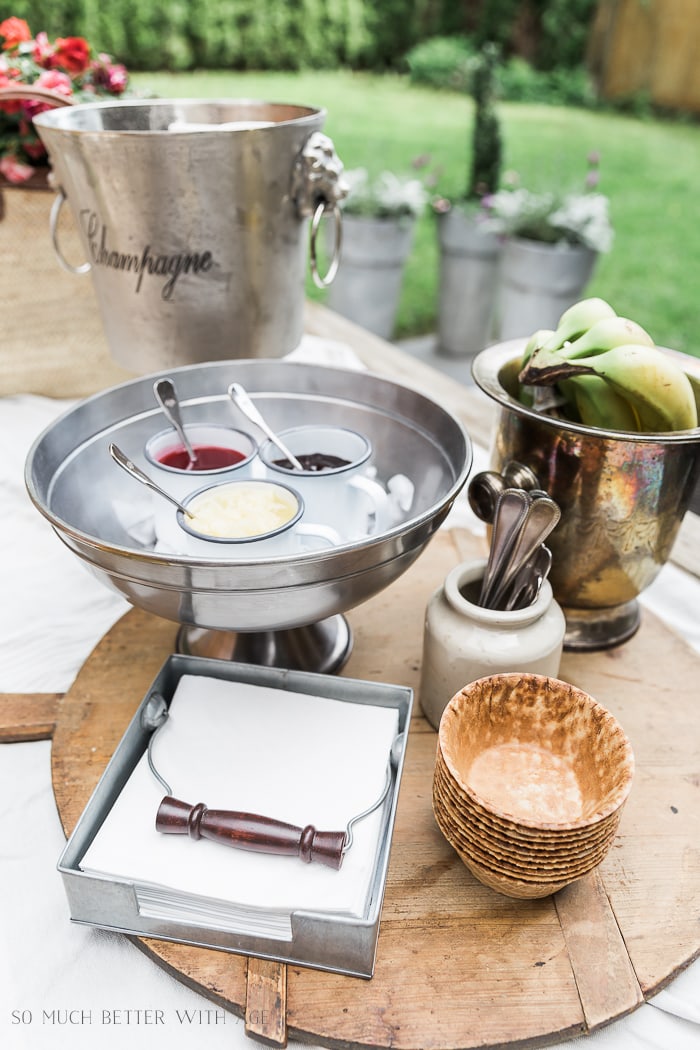 banana-split-outdoor-party