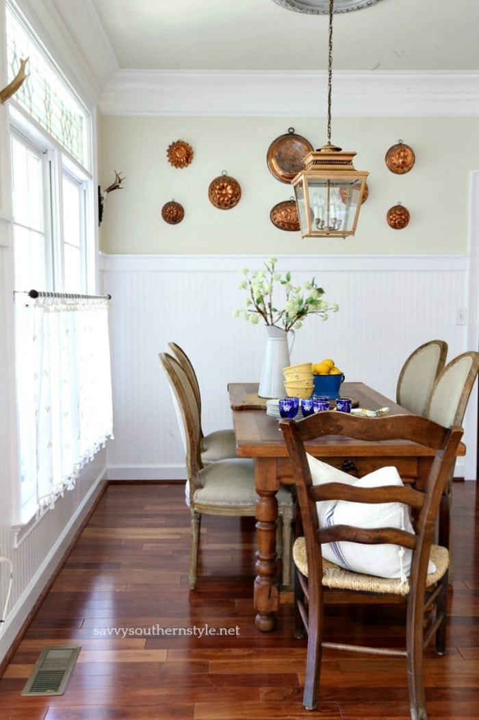 French country breakfast room
