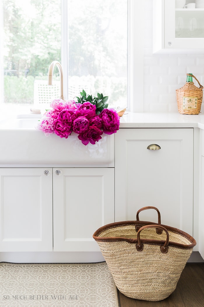 pink-peonies-green-summer-kitchen