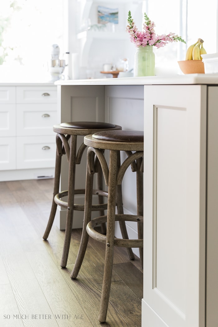 DIY-felt-under-chair-legs