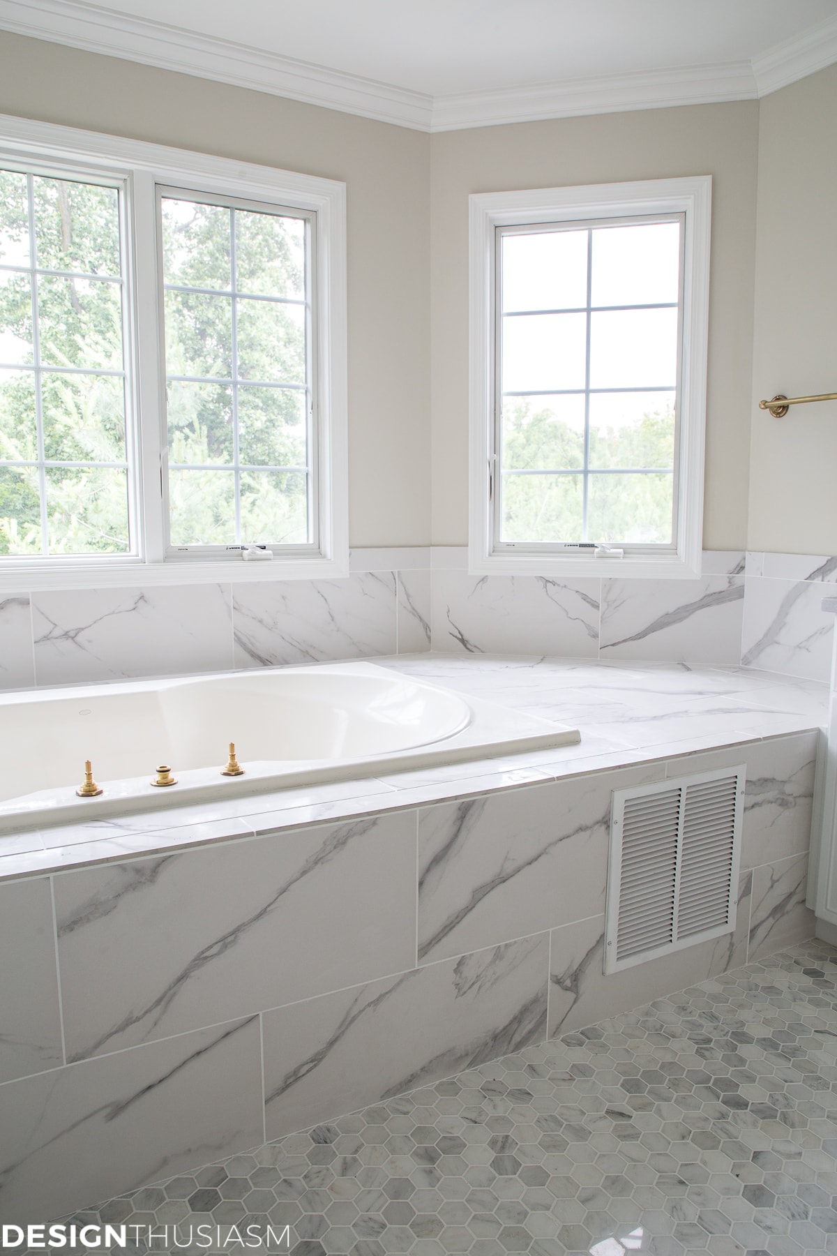 Using bathroom tiles to transform a builder’s grade master bath - terilynadamsblog.com