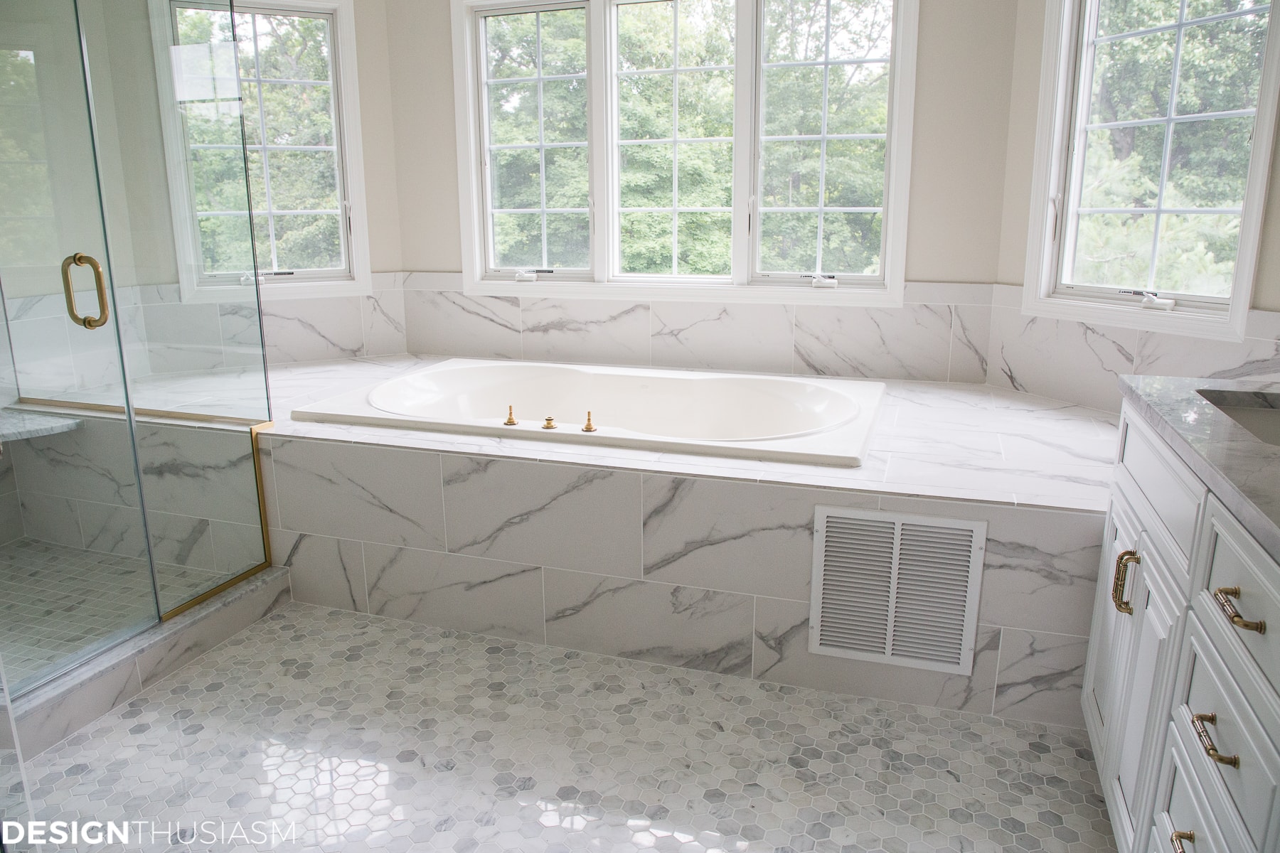Using bathroom tiles to transform a builder’s grade master bath - terilynadamsblog.com