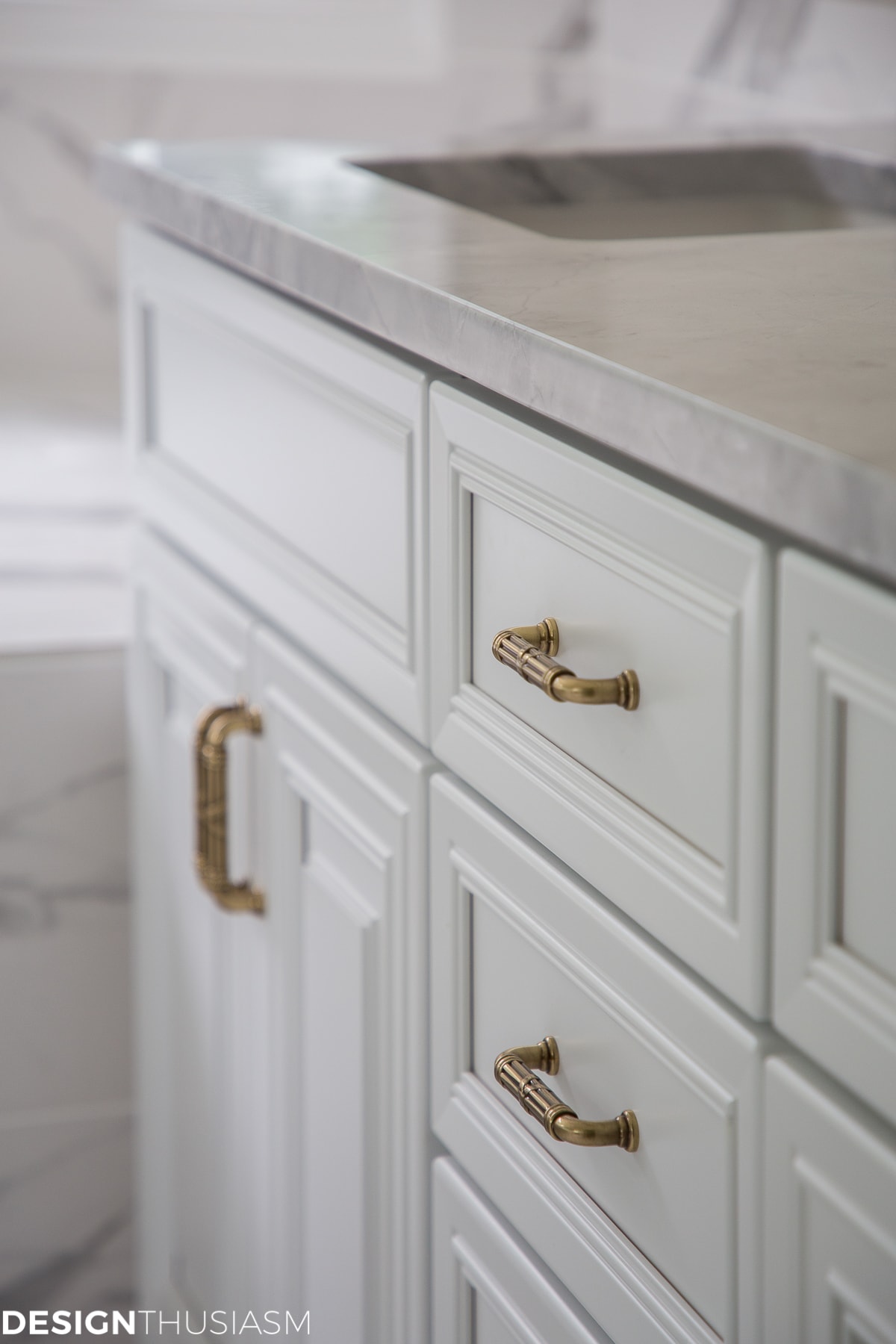 Using bathroom tiles to transform a builder’s grade master bath - terilynadamsblog.com