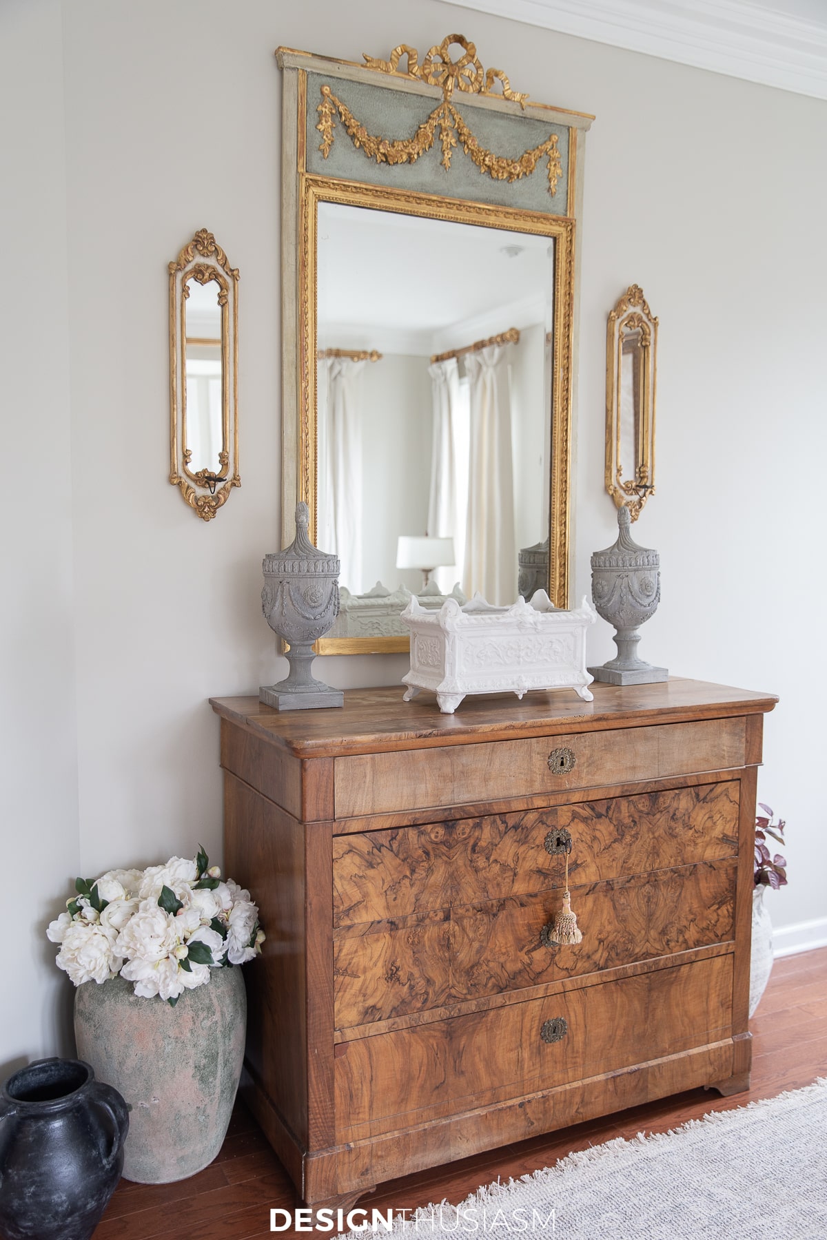 Linen storage in bureau