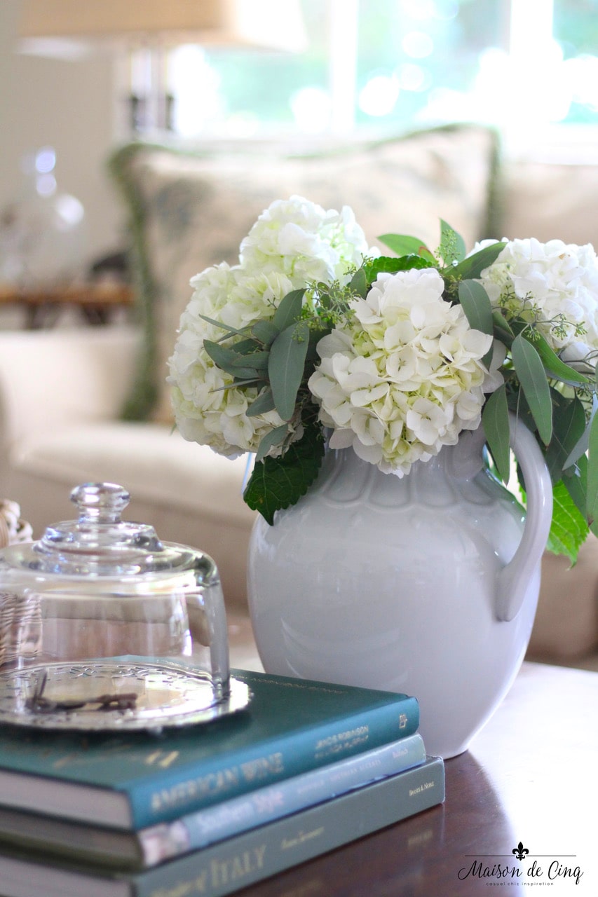 White Vase Hydrangeas_MdC