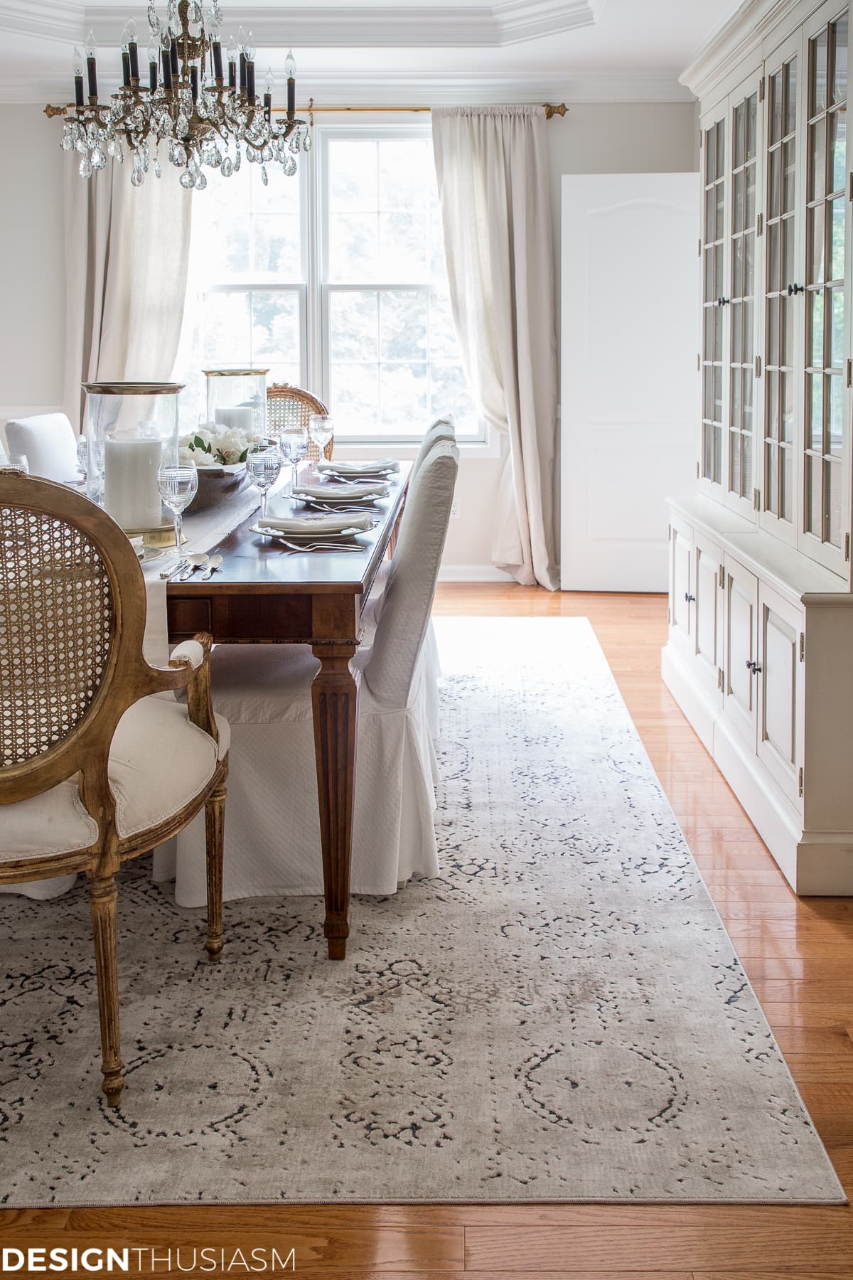 I often use the term modern French country decor. I’m not sure it’s a thing, but the evolution of my French country dining room illustrates what I mean. ——- #diningroomdecor #diningroomideas #elegantdiningroomdecor #diningroomtable #frenchcountrydecorating #cottagedecor #DIYhomedecor #frenchcountrydecor #mixingantiqueswithmodern #decoratingonabudget #farmhousechic #frenchdecoratingideas #frenchdecor #antiquefurniture #modernfrenchcountrydecor #frenchcountrydiningroom The Evolution of a French Country Dining Room: From Old School to Modern