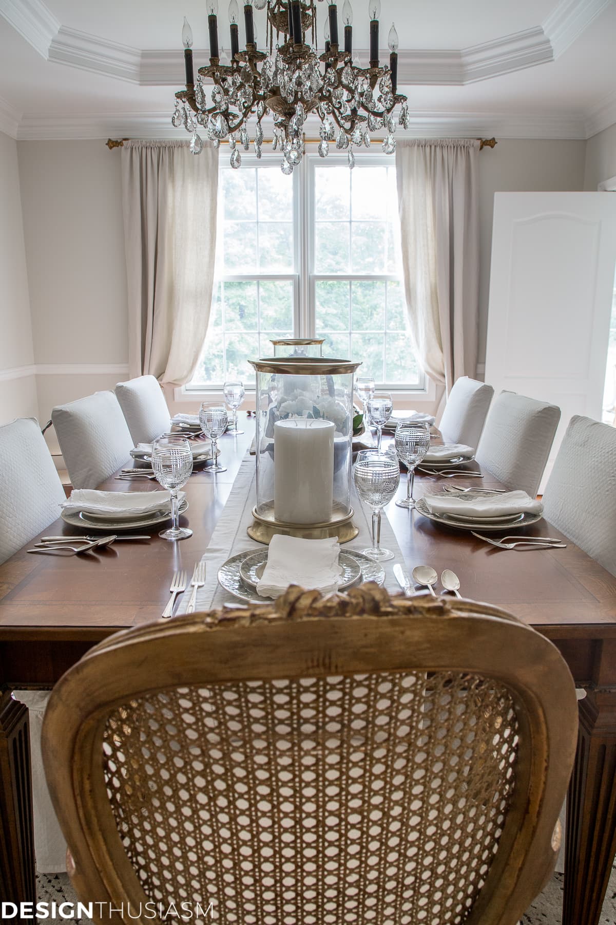 I often use the term modern French country decor. I’m not sure it’s a thing, but the evolution of my French country dining room illustrates what I mean. ——- #diningroomdecor #diningroomideas #elegantdiningroomdecor #diningroomtable #frenchcountrydecorating #cottagedecor #DIYhomedecor #frenchcountrydecor #mixingantiqueswithmodern #decoratingonabudget #farmhousechic #frenchdecoratingideas #frenchdecor #antiquefurniture #modernfrenchcountrydecor #frenchcountrydiningroom The Evolution of a French Country Dining Room: From Old School to Modern