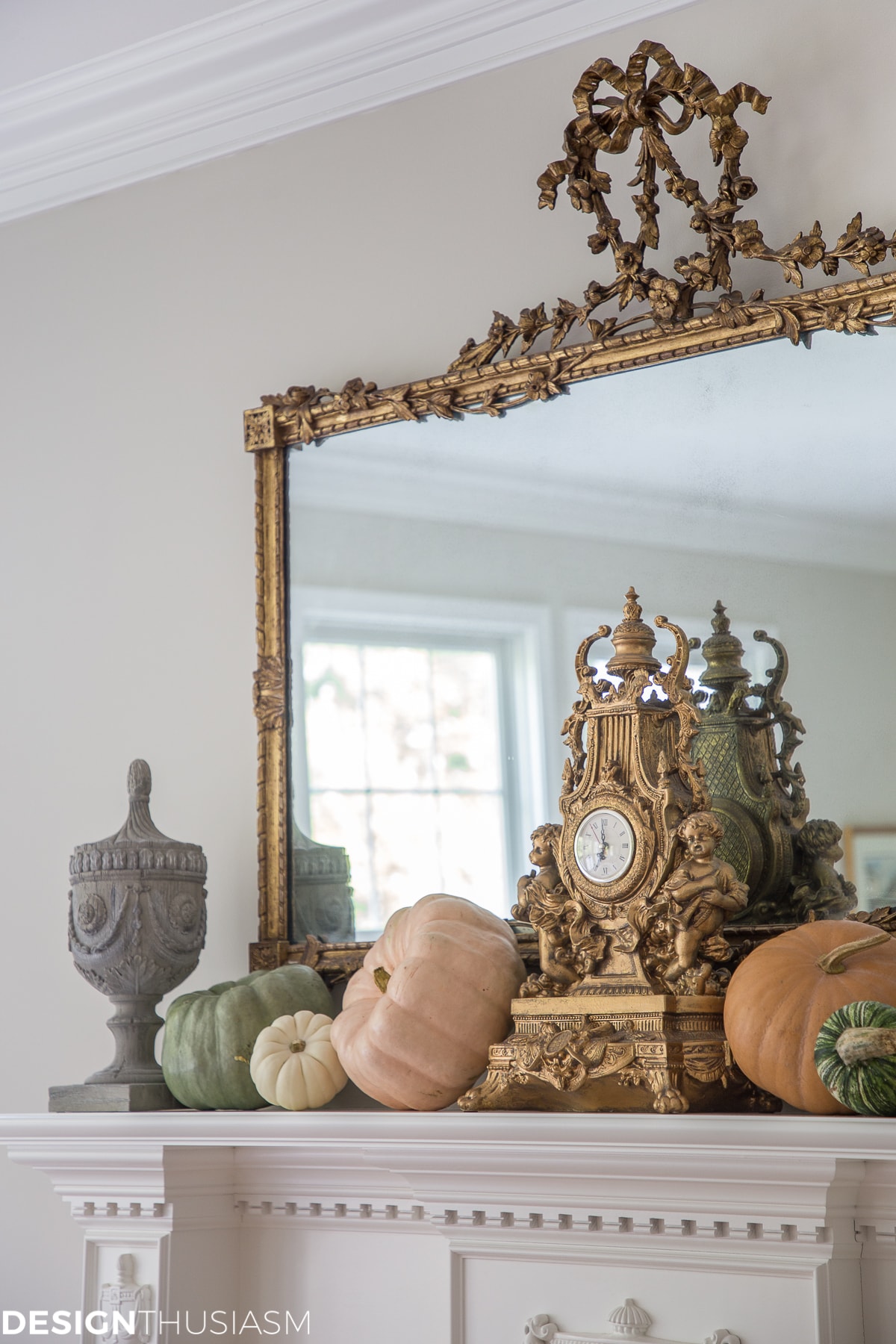 Are you looking for super simple ways to decorate for fall? These 5 quick fall decor ideas will bring autumn warmth to your living room. ----- #designthusiasm #falldecor #falldecorating #falldecorideas #falldecorideasforthehome #DIYfalldecorideas #rusticfalldecor #DIYfalldecor #falldecorations #falldecoratingideas #frenchcountryfalldecor #softautumncolors #autumncolor #fallcolors #farmhousefalldecor #elegantfalldecor #neutralfalldecor Fall Decor Ideas: 5 Quick Steps to Bring Fall Into Your Living Room
