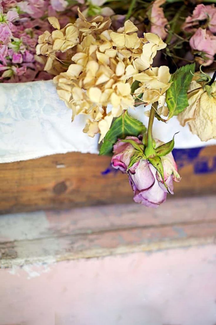 how-to-display-dried-flower-arrangements
