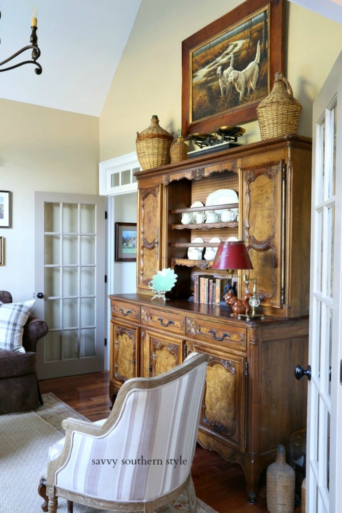 French country sitting room savvysouthernstyle.net