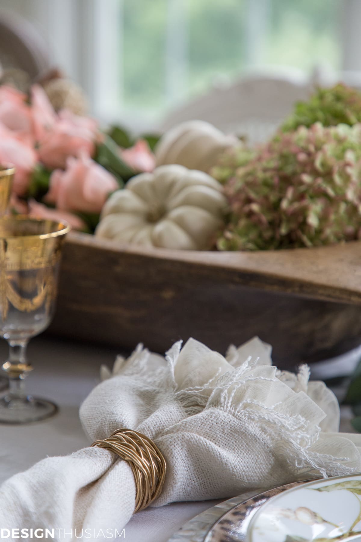 Fall Centerpieces: Add Warmth to Your Autumn Table with Vintage Pieces
