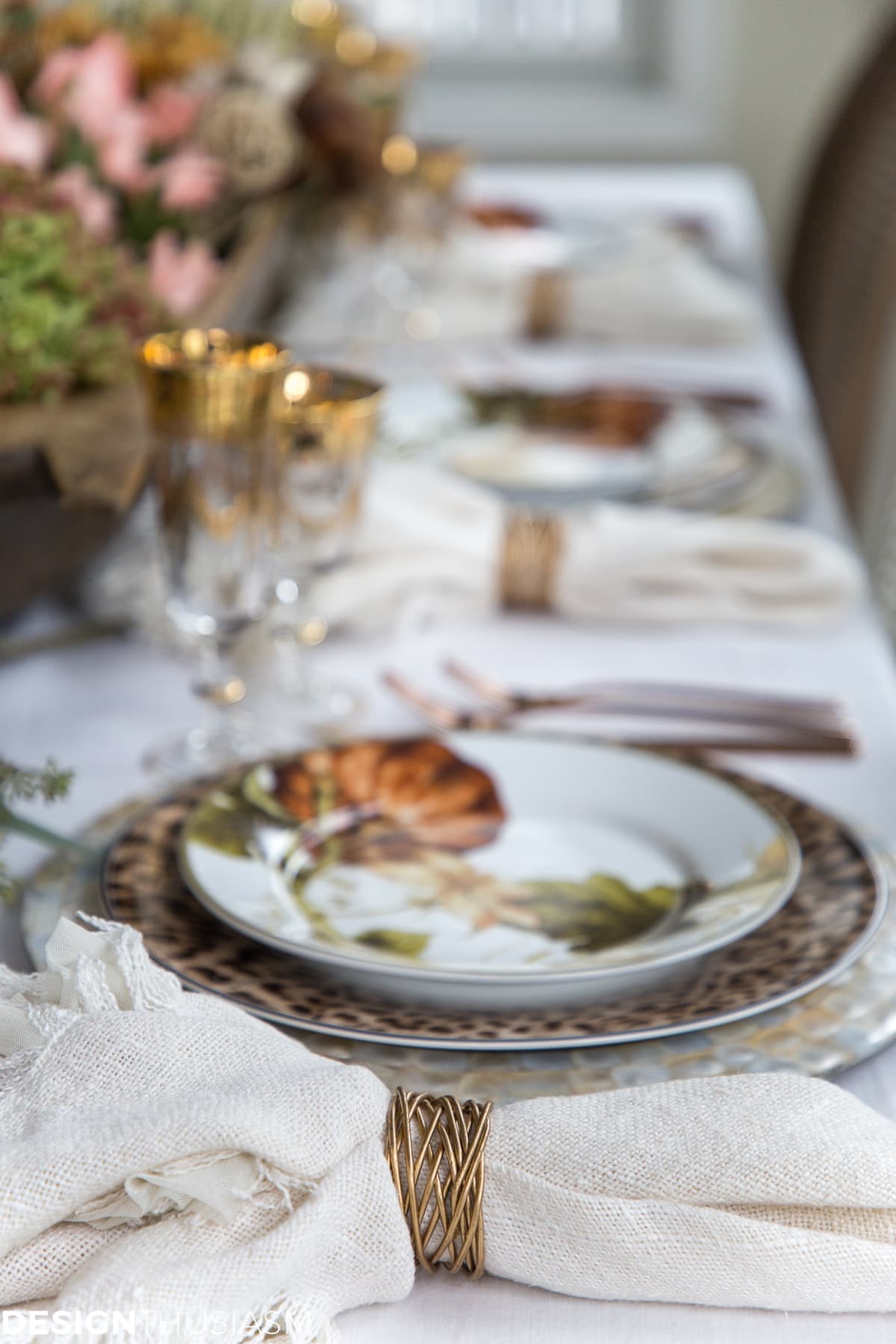Fall Centerpieces: Add Warmth to Your Autumn Table with Vintage Pieces
