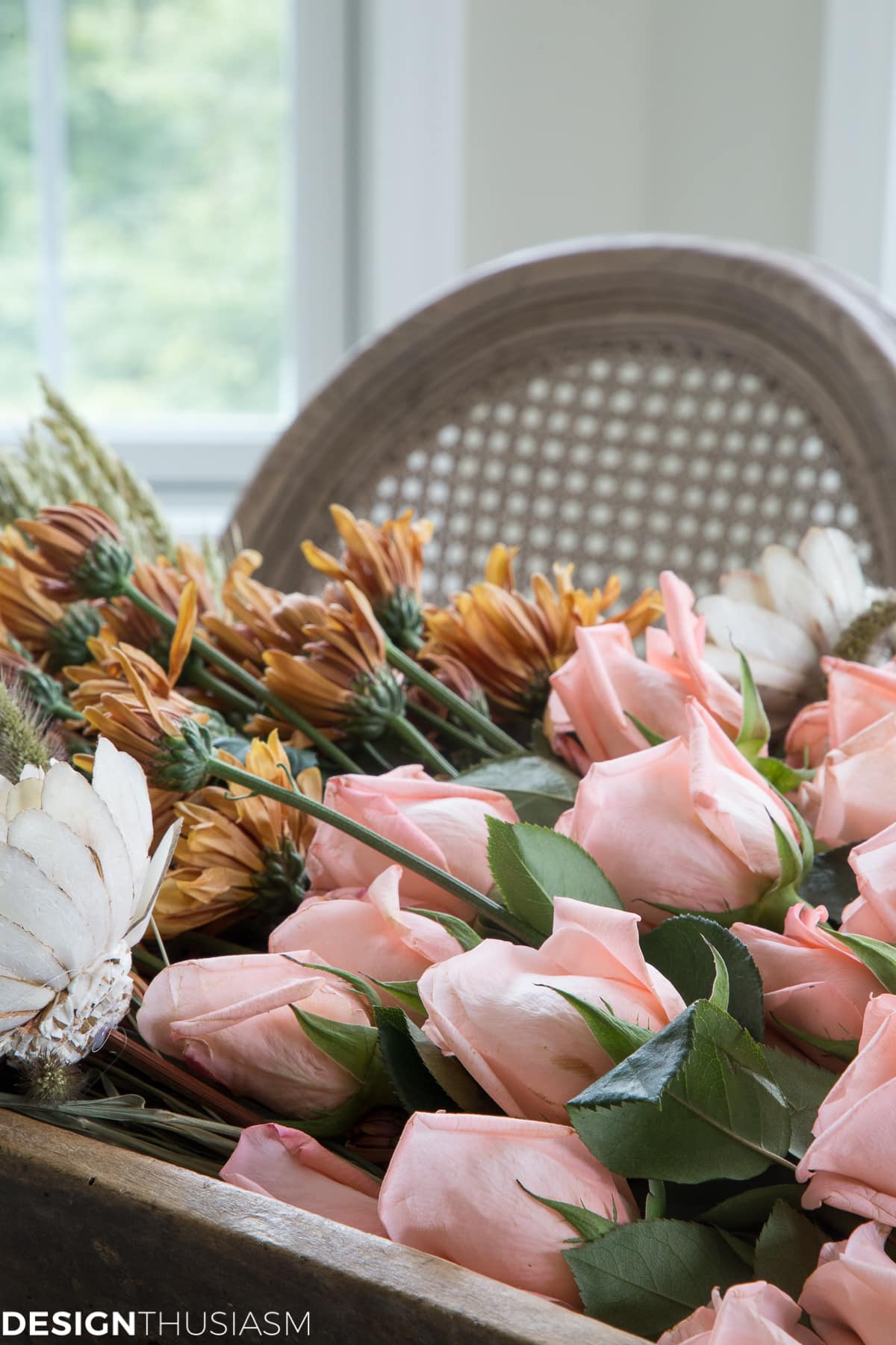 Fall Centerpieces: Add Warmth to Your Autumn Table with Vintage Pieces