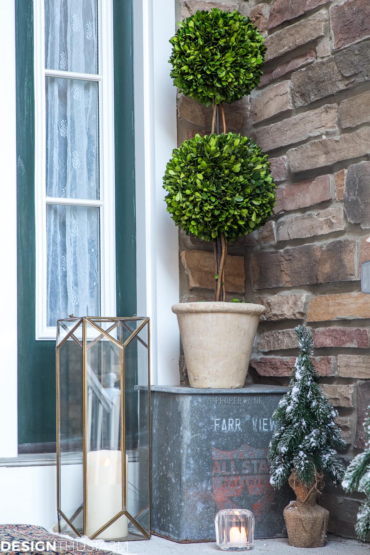 Christmas Porch Decorating Ideas for a Tiny Entryway