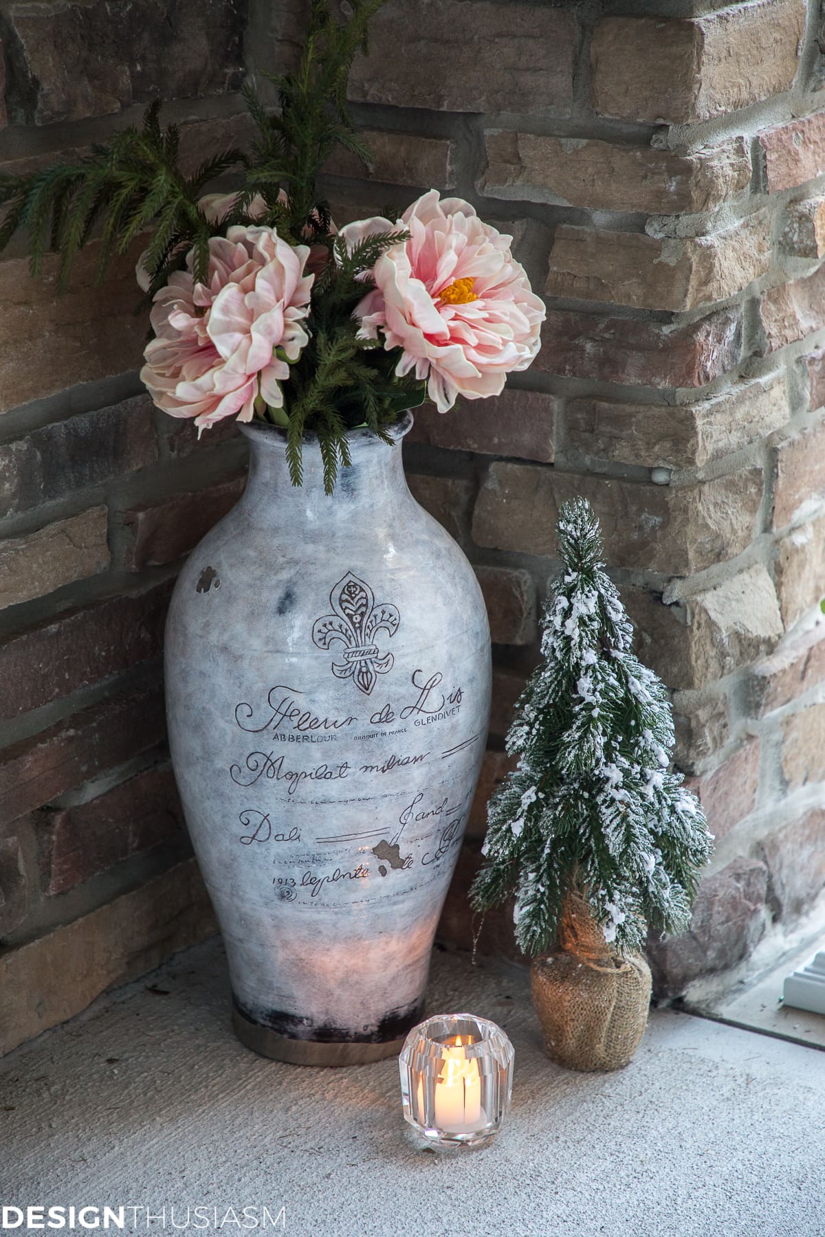 Christmas Porch Decorating Ideas for a Tiny Entryway