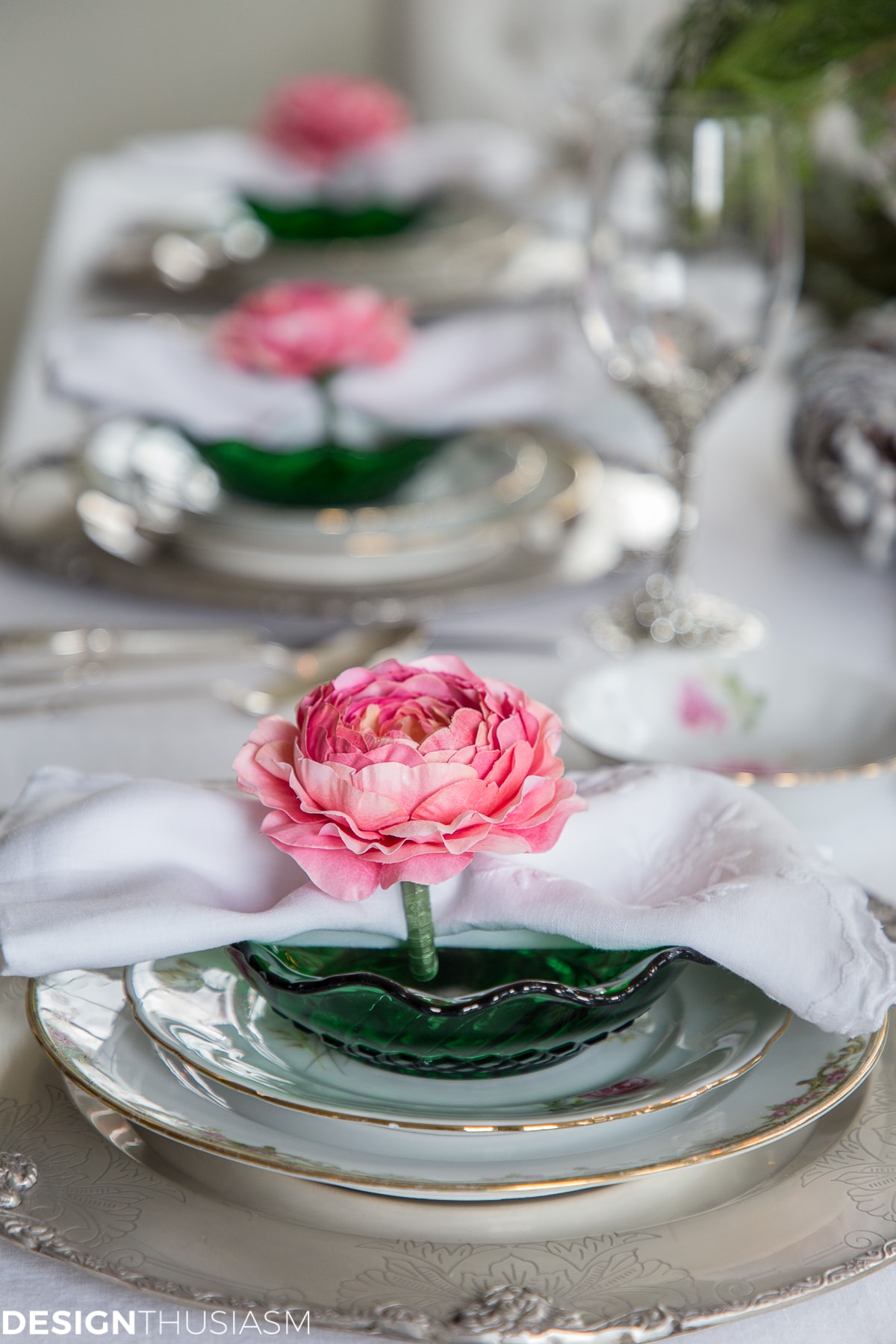 6 Ways to Create Elegant Christmas Table Settings in the Kitchen