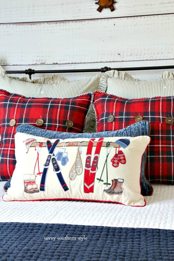 Christmas bedroom pillows savvysouthernstyle.net