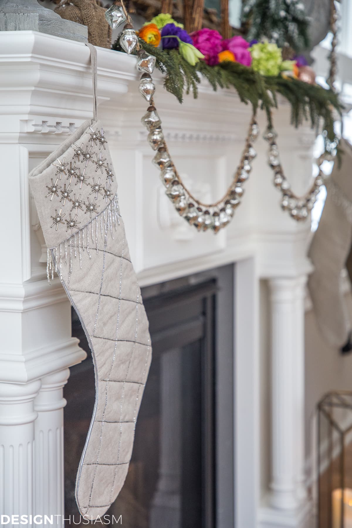 Christmas Mantel Ideas: Classic Decorating with a Twist 
