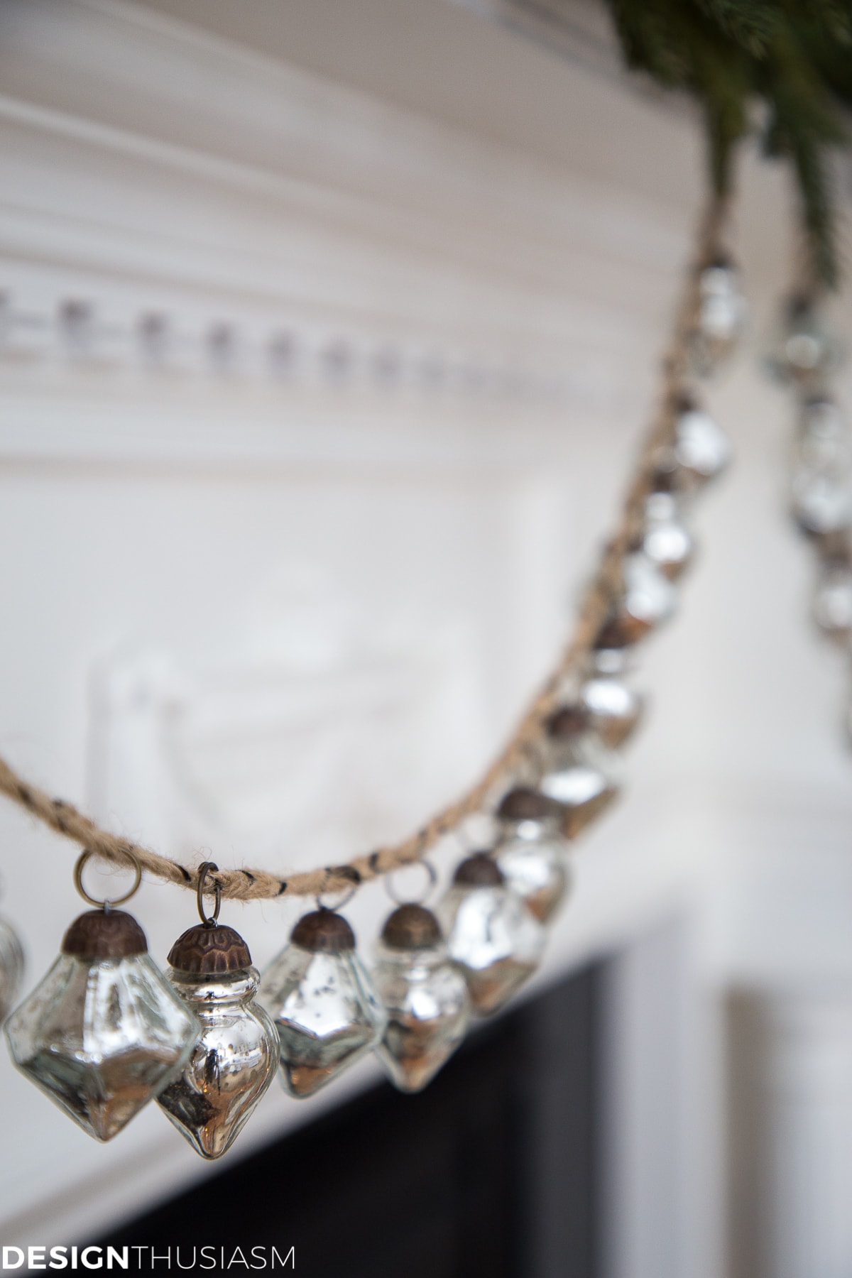 Christmas Mantel Ideas: Classic Decorating with a Twist 