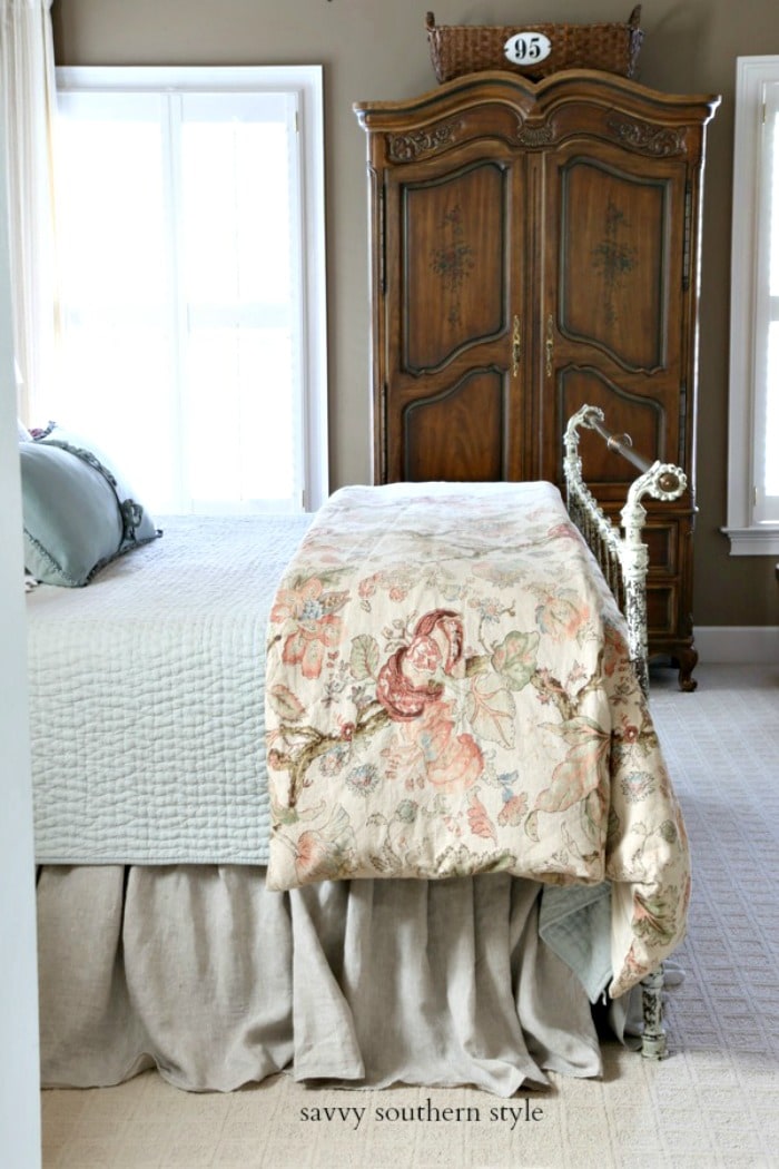side view of iron bed in master savvysouthernstyle.net