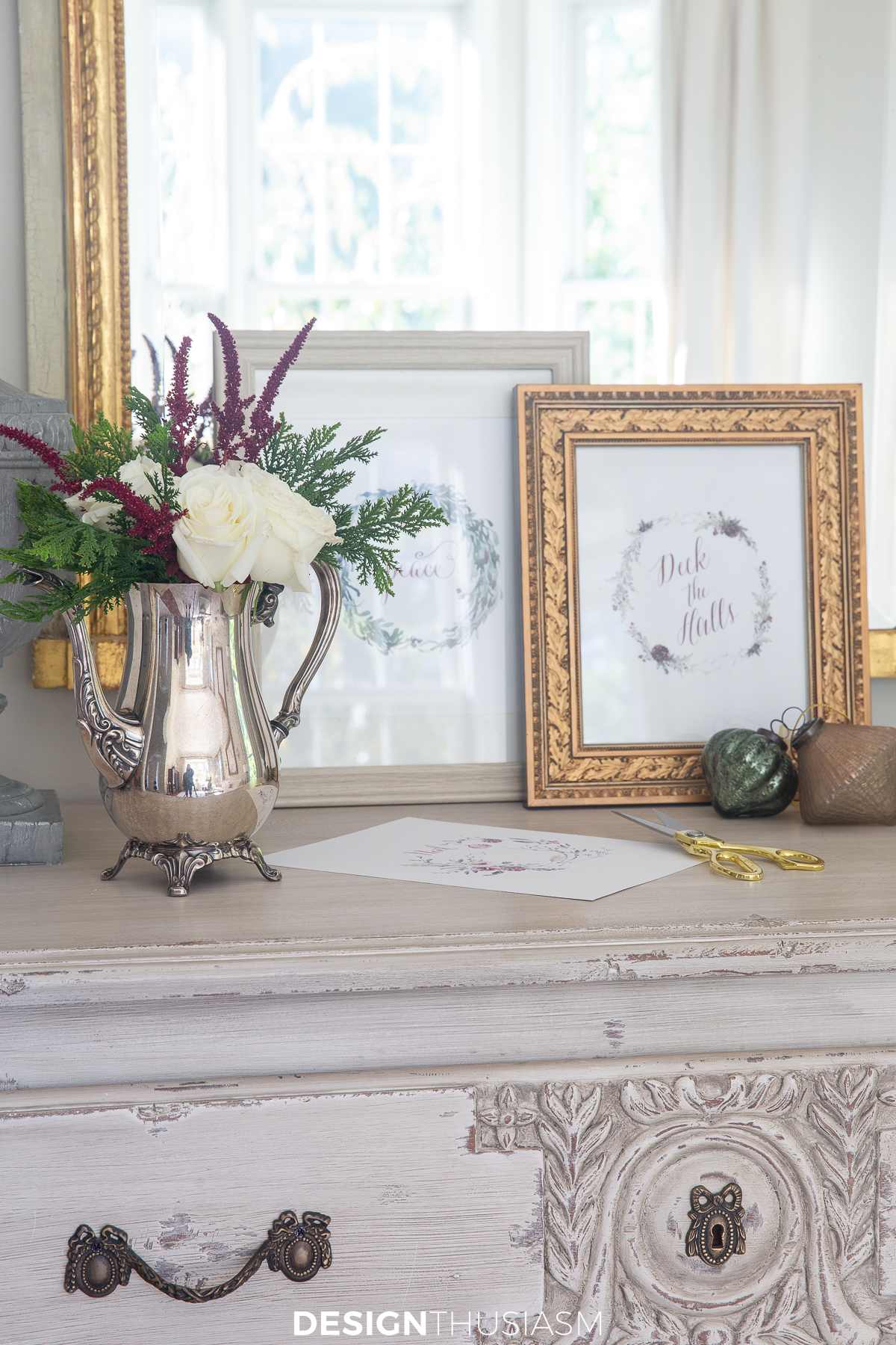 Christmas wreath printables on the living room chest