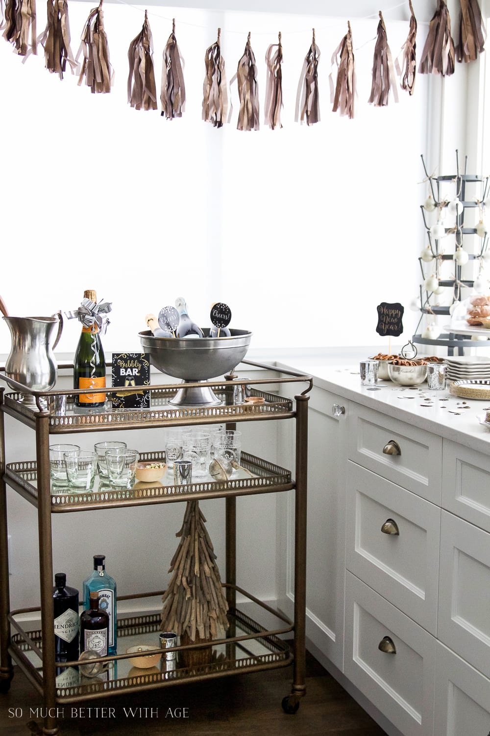 new-years-eve-party-bubbly-bar-clocks