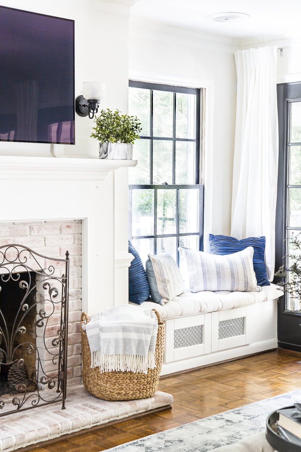 decorating style Bless’er House