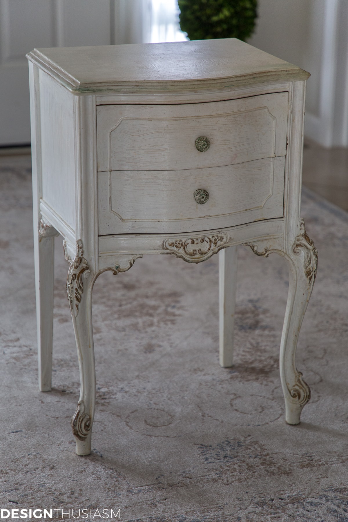 DIY Chalk Painted Table Makeover - Easy Step by Step Tutorial