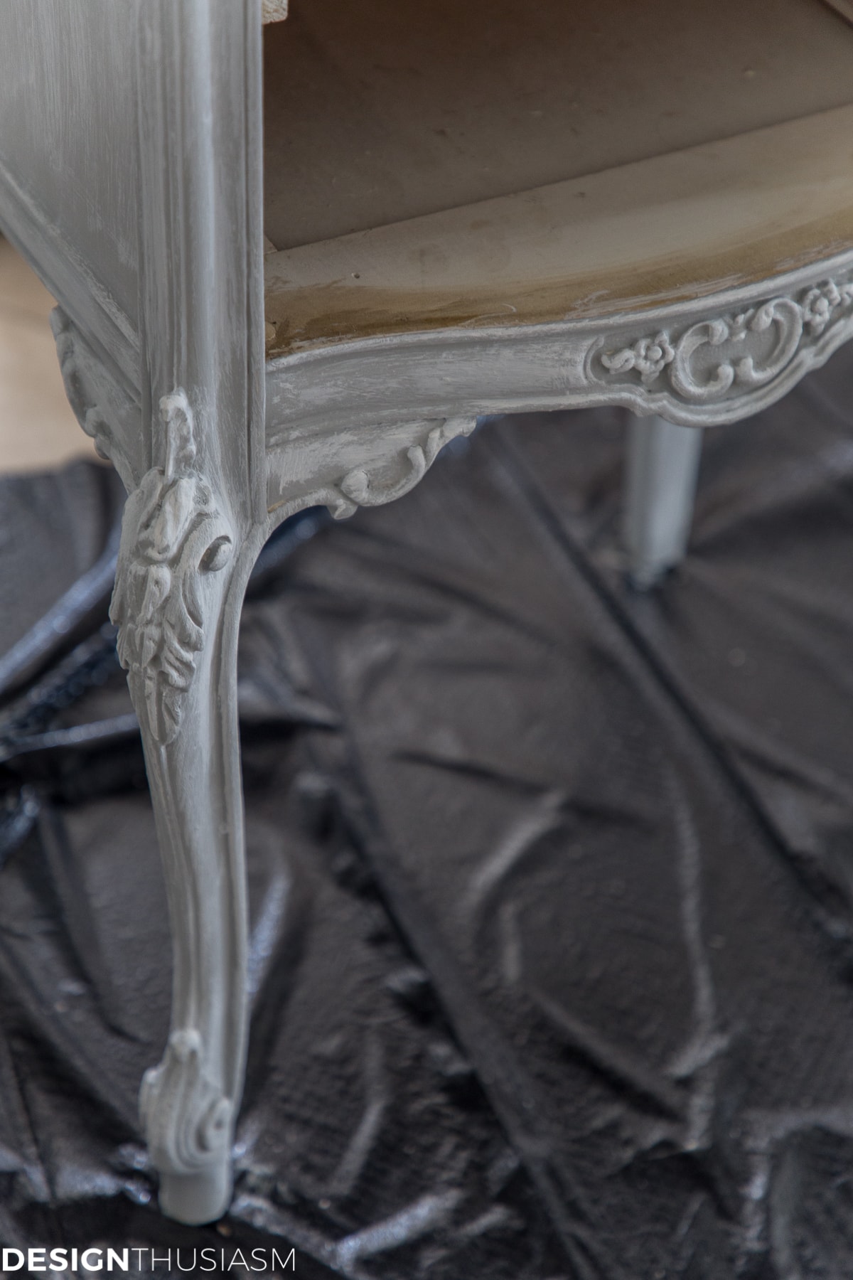 DIY Chalk Painted Table Makeover - Easy Step by Step Tutorial