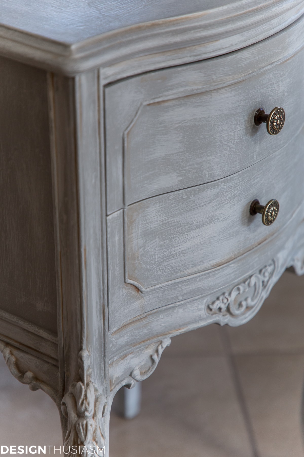 DIY Chalk Painted Table Makeover - Easy Step by Step Tutorial