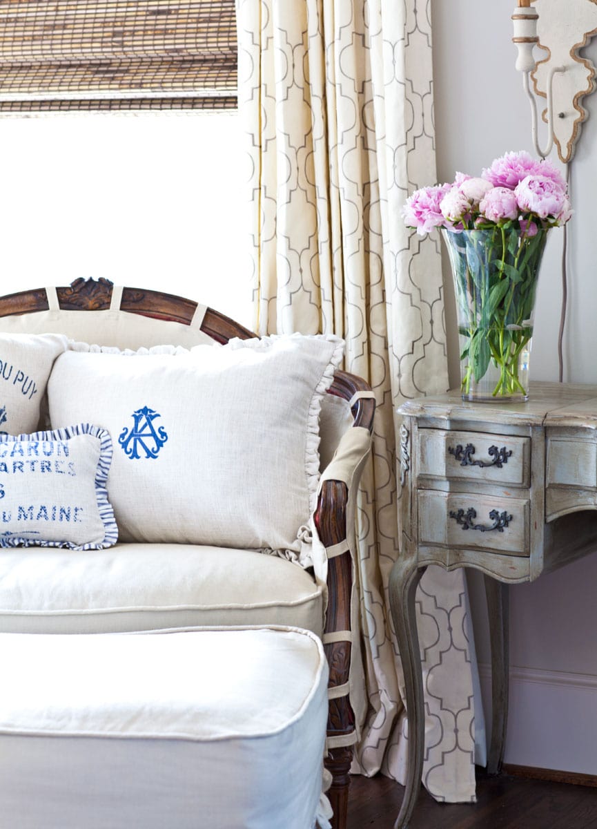 french-room-and-pillows