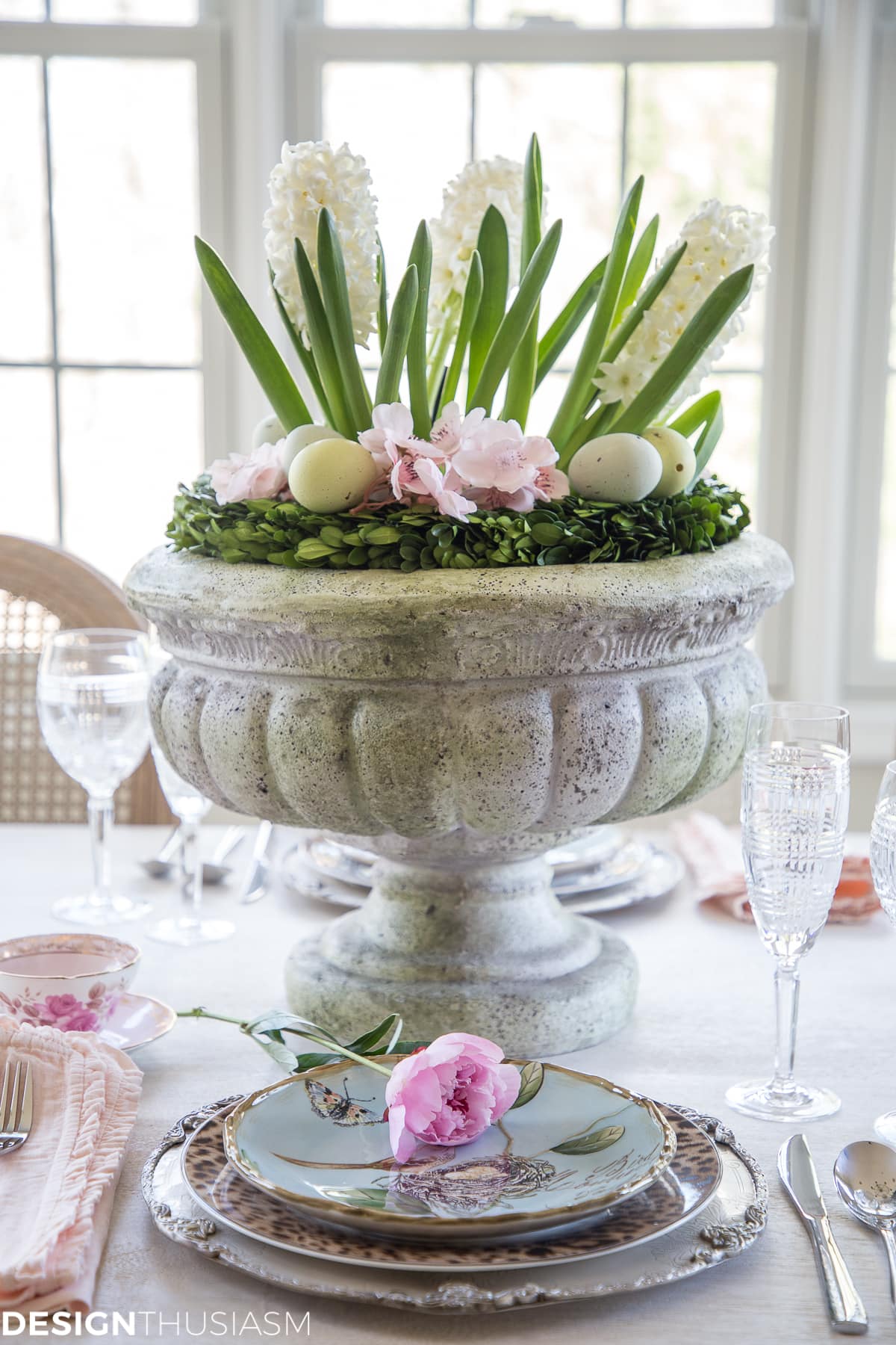 easy Easter centerpieces in a table setting