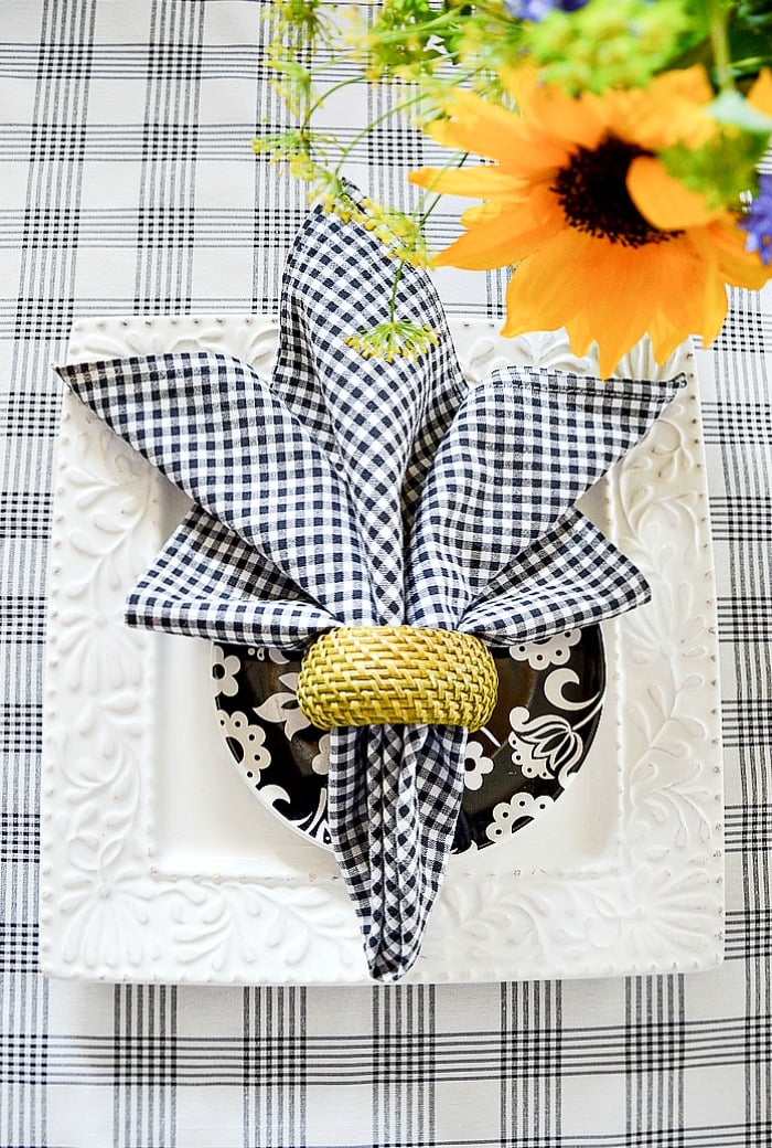 FAVORITE-SUMMER-NAPKIN-FOLDS