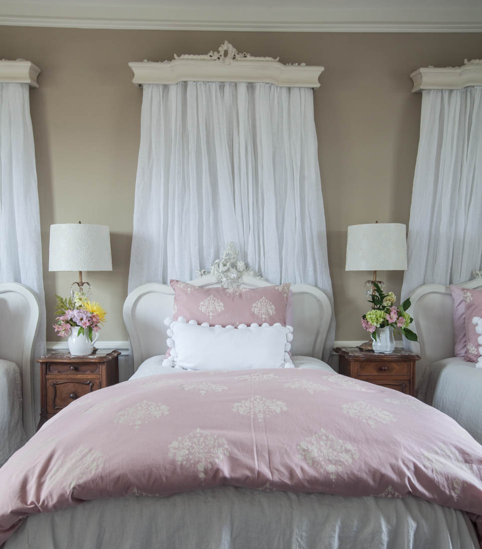 3-beds-in-one-room-cedar-hill-farmhouse