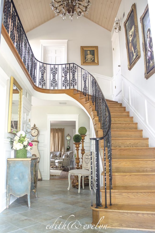 Edith & Evelyn Vintage foyer