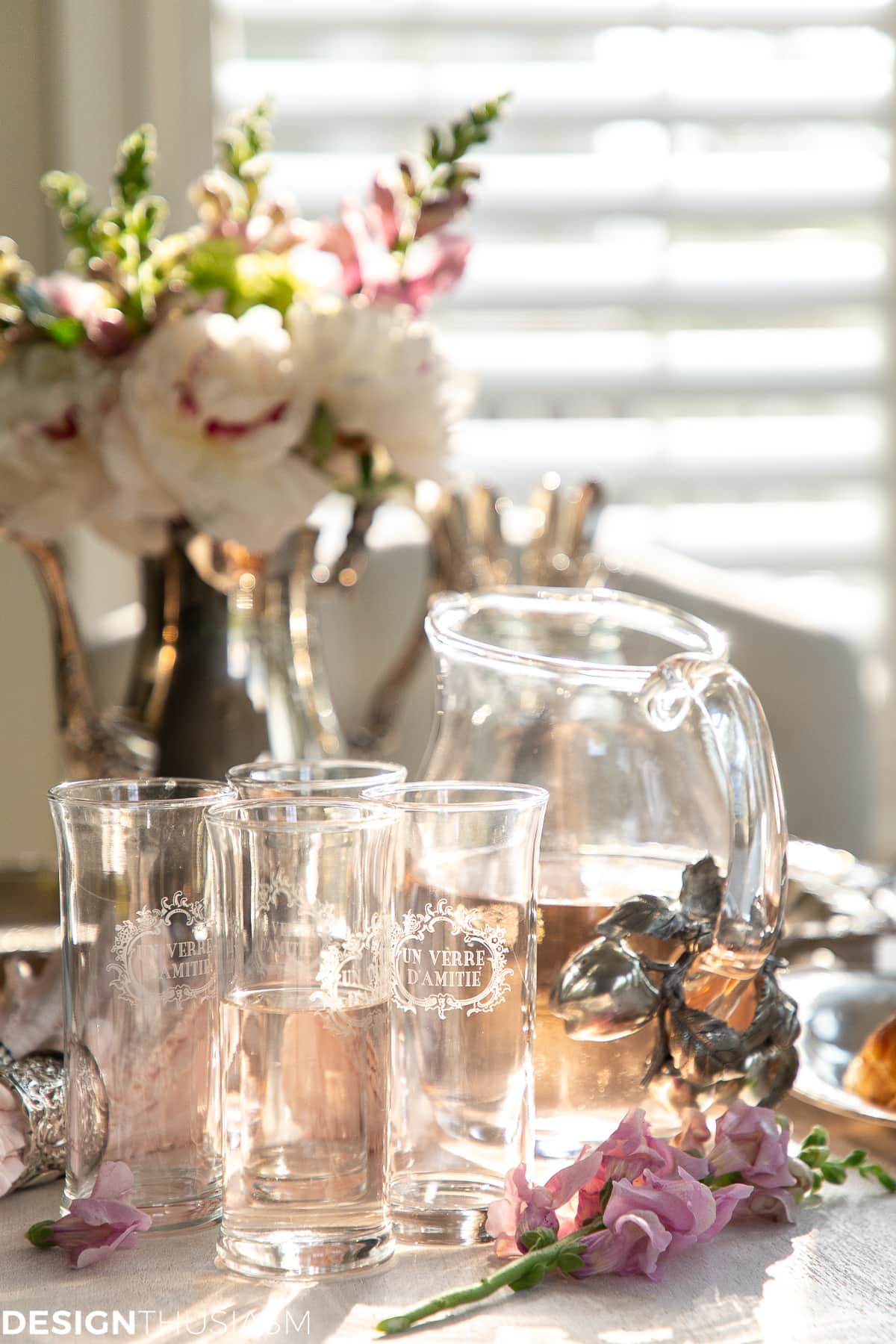 help yourself breakfast bar pitcher and glasses