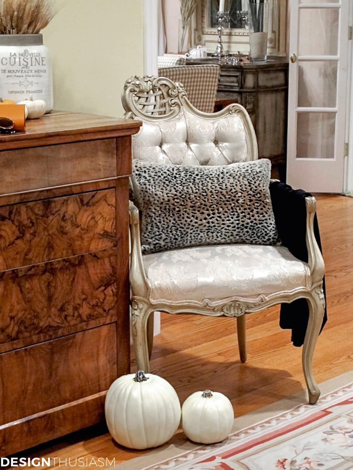 Halloween home decor in the living room