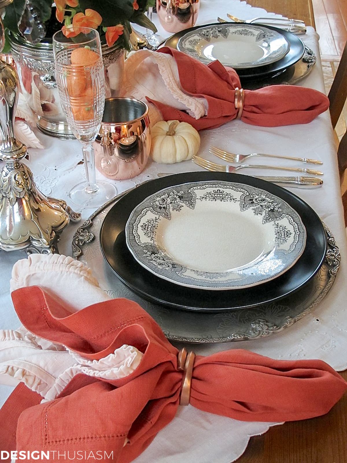 black and orange tablescape Halloween decoration ideas