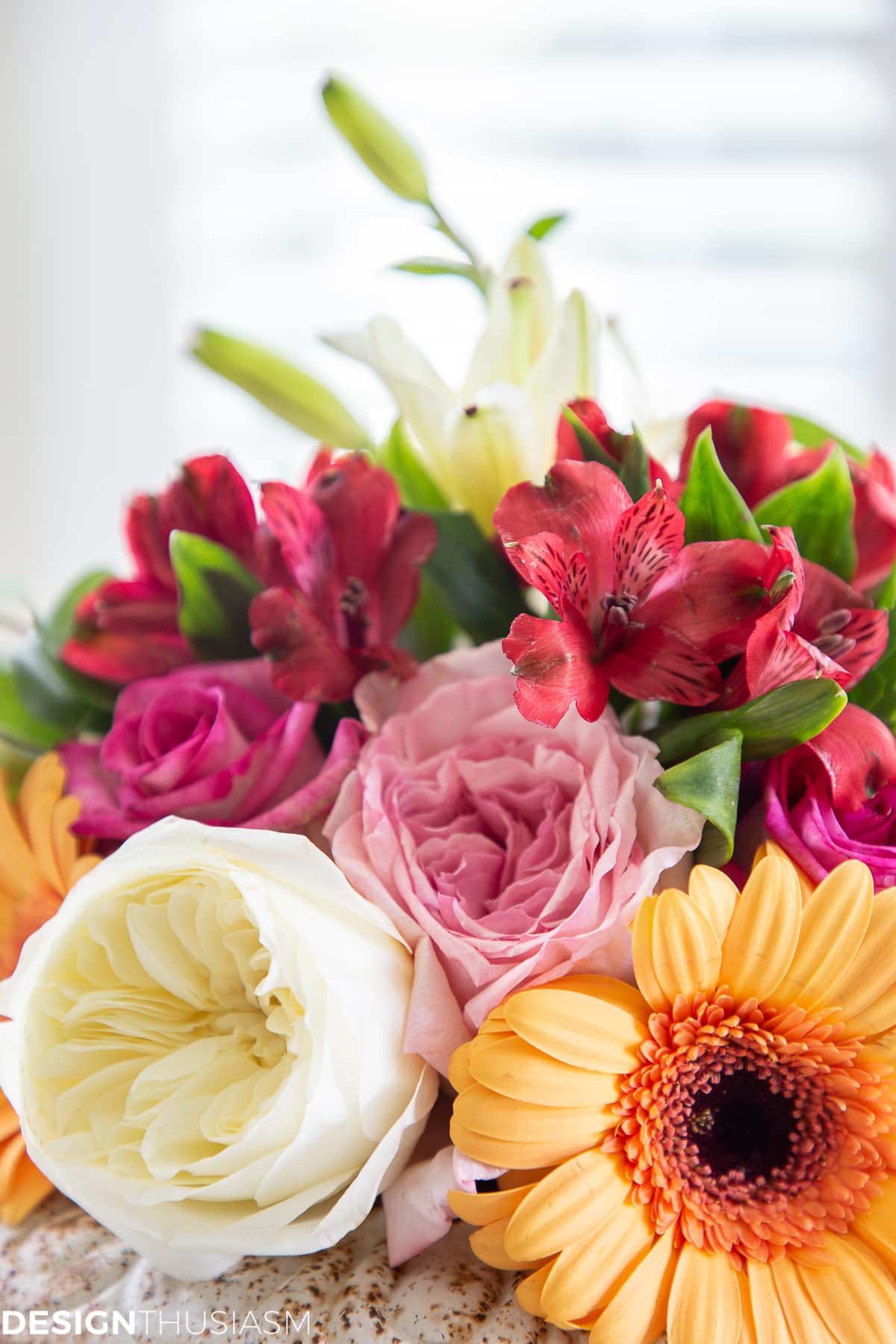 floral arrangement for an informal table setting