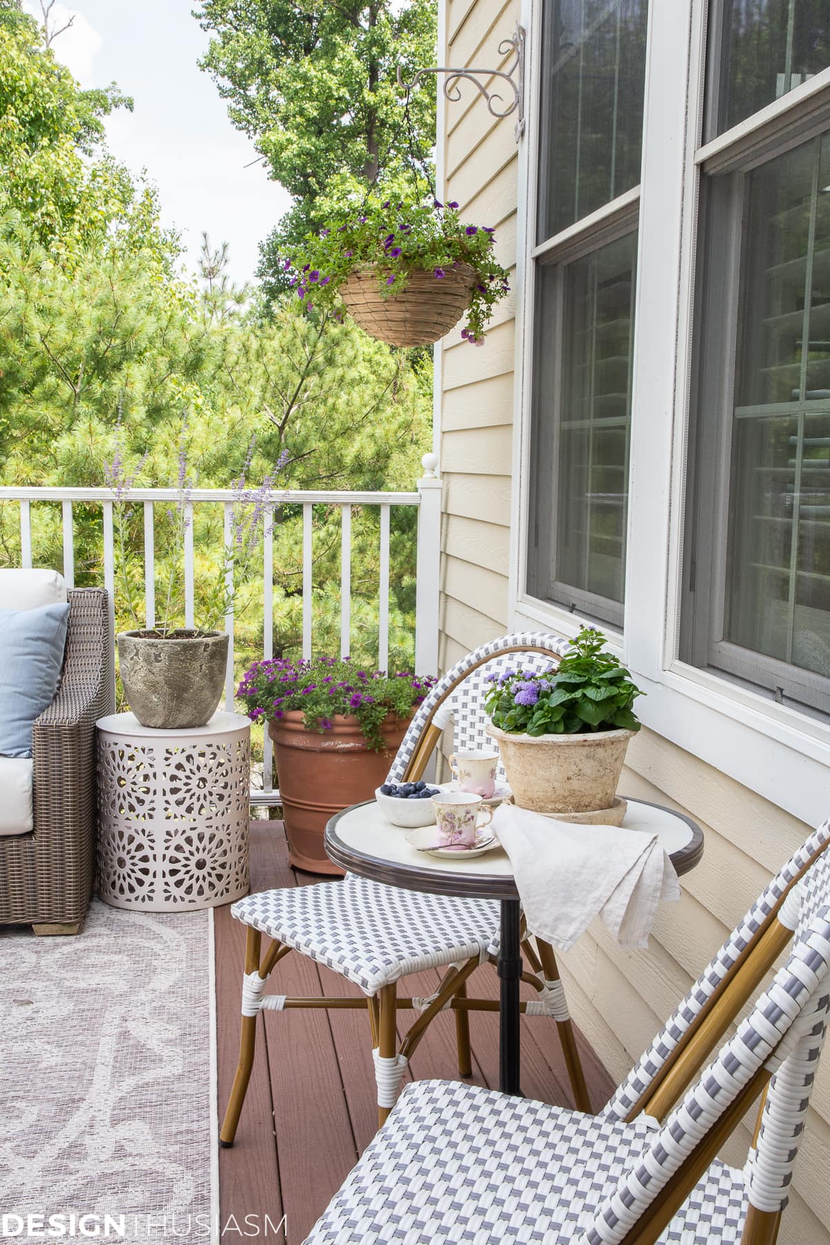 patio ideas with container garden and bistro table
