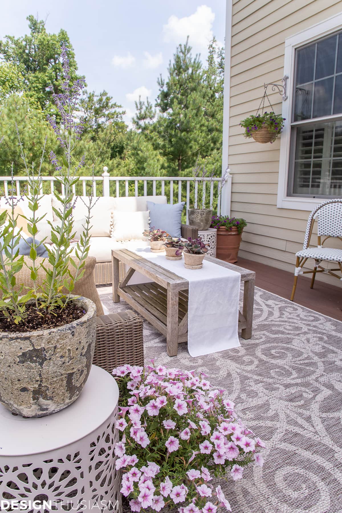outdoor decor with outdoor rug